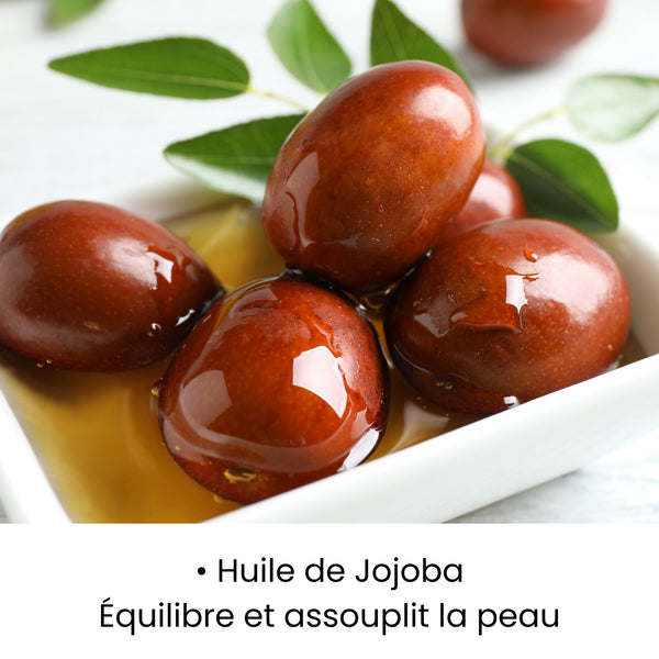 Huile de jojoba utilisée dans les soins KALYAË ORIGIN, reconnue pour équilibrer et assouplir la peau.